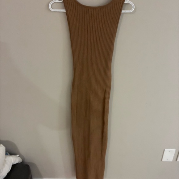 Good American Belted Body Dress in Taupe - Picture 7 of 7